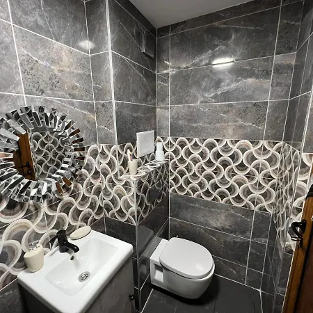 Апартамент Petya's Two Bedroom Near The Sea Garden. *