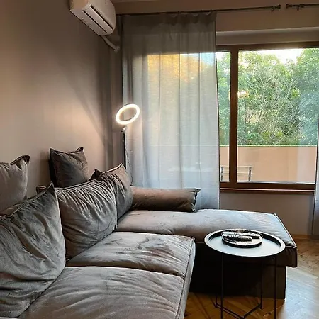 Апартамент Petya's Two Bedroom Near The Sea Garden. Варна